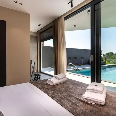 Luxury Aruna