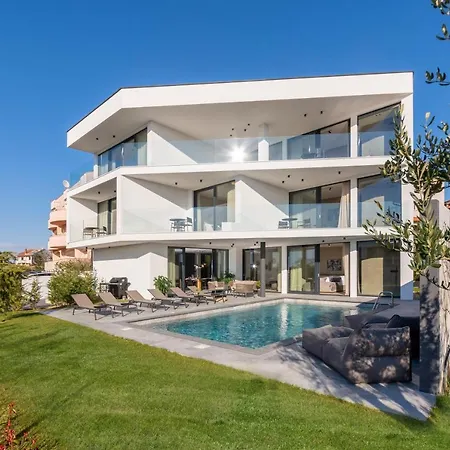 Luxury Aruna * 풀라