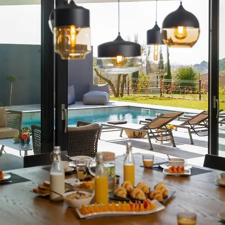 فيلة Luxury Aruna