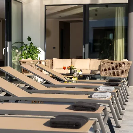 Luxury Aruna Pula