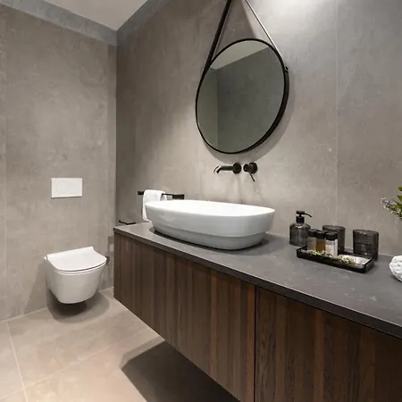 Luxury Aruna بولا