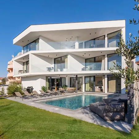 빌라 Luxury Aruna *