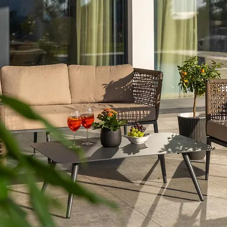 Luxury Aruna * 풀라