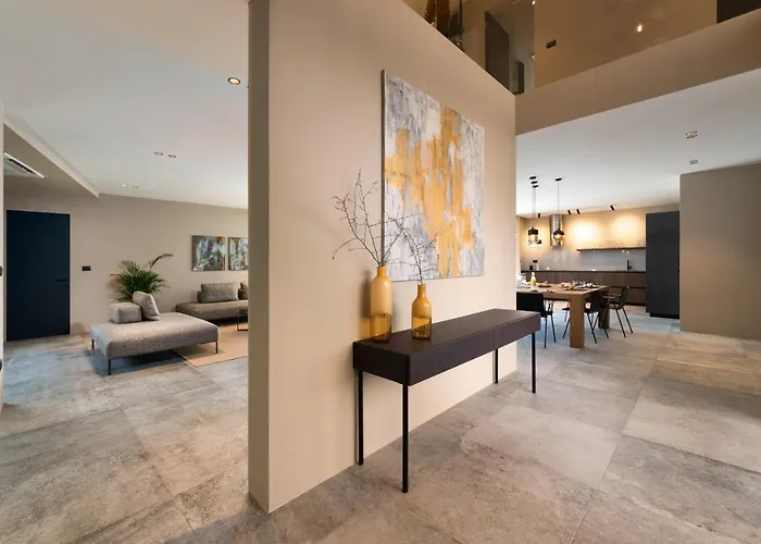 Luxury Aruna * 풀라