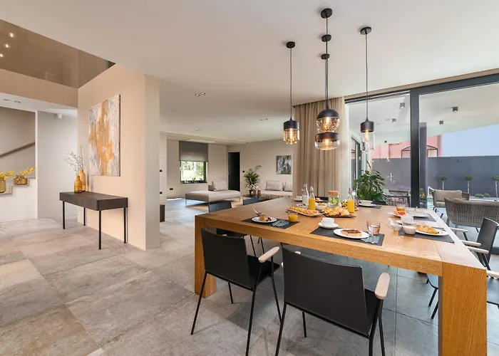 Luxury Aruna * 풀라