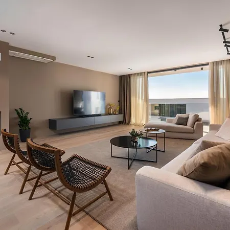 Luxury Aruna Villa