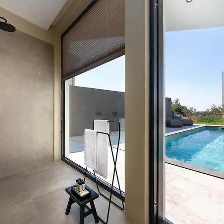 Luxury Aruna