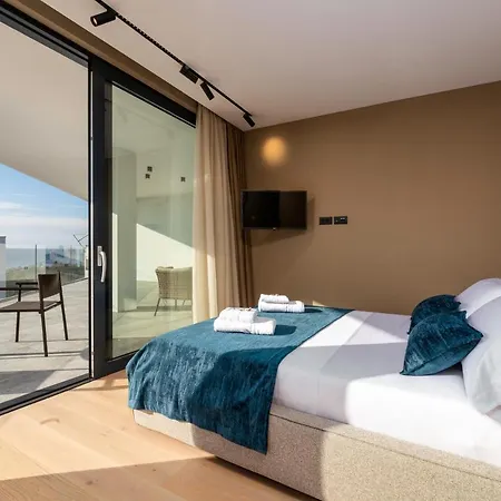 Luxury Aruna
