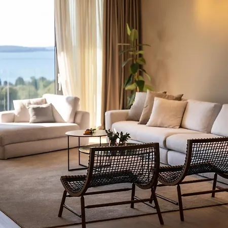 Luxury Aruna *