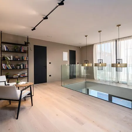 Luxury Aruna פולה