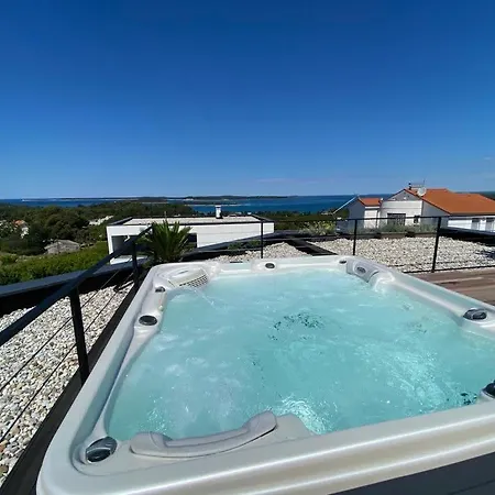 Luxury Aruna Villa