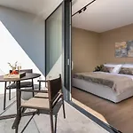 Luxury Aruna *