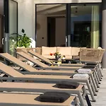 Luxury Aruna Pula