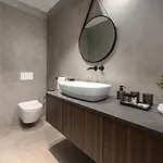 Luxury Aruna Pula