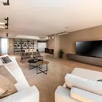 Luxury Aruna *