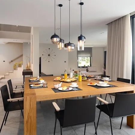 Luxury Aruna *