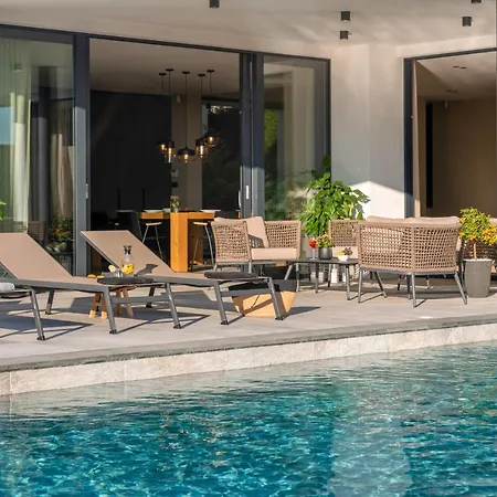 Luxury Aruna