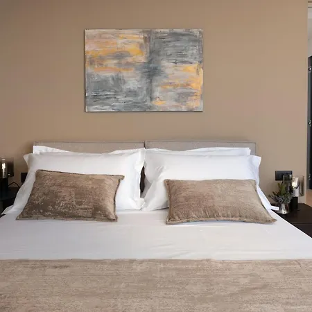 Luxury Aruna *